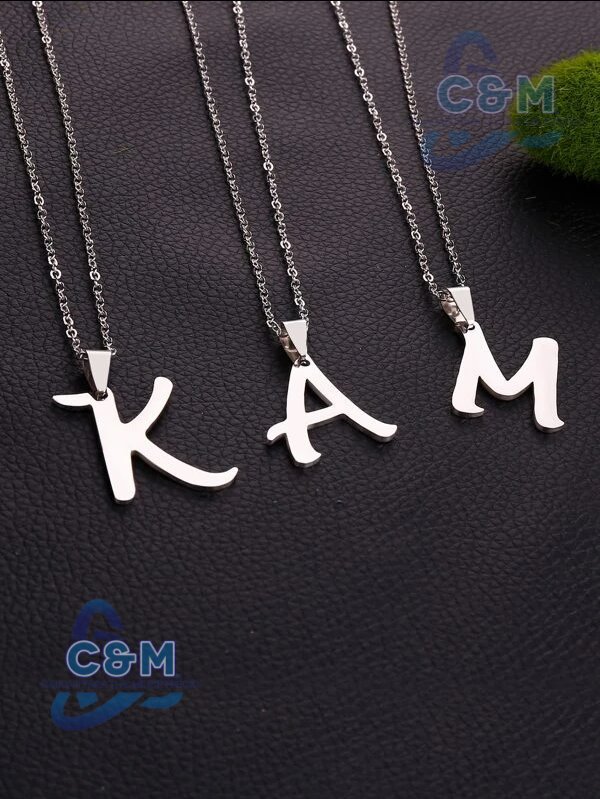 CADENA METAL CON LETRAS INICIALES S,L,M C9